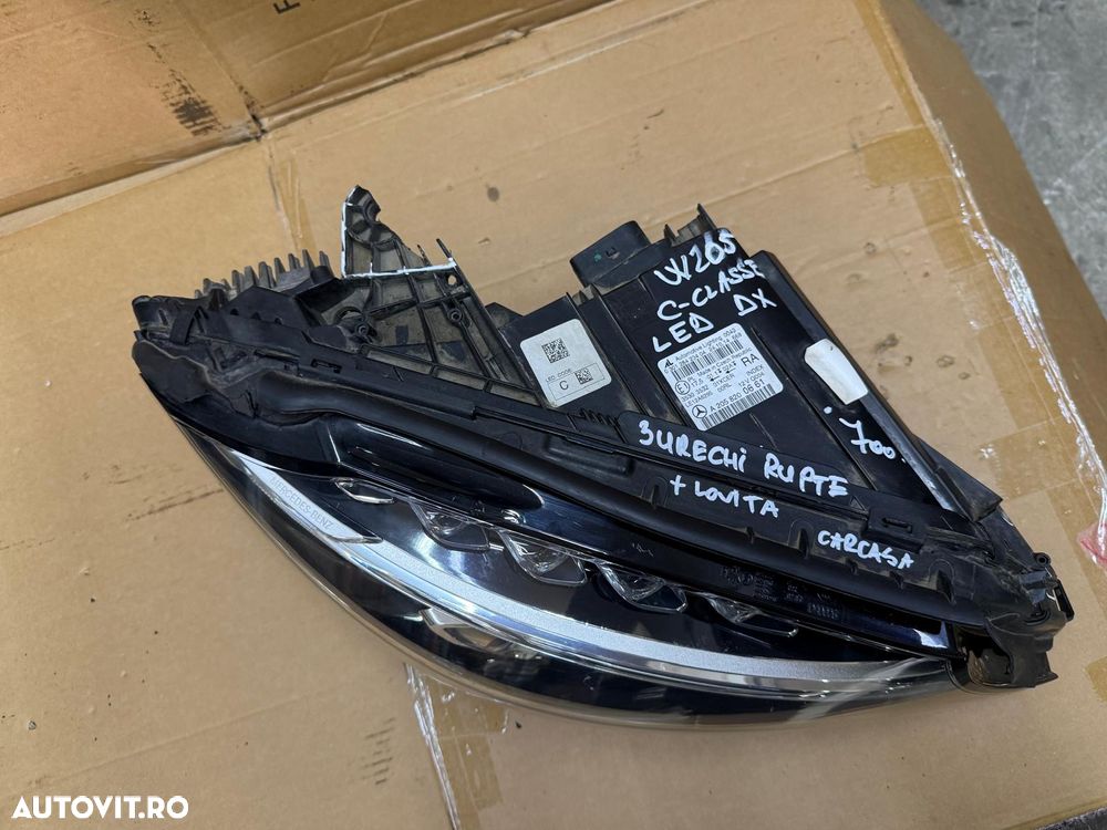 Far dreapta led cu defecte MERCEDES C-class W205 an 2014 cod A2058200661 - 3