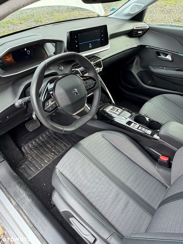 Peugeot 208 - 13