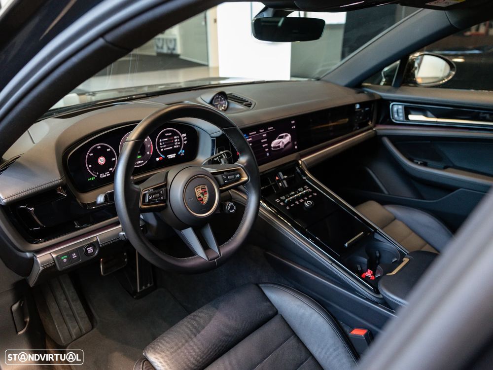 Porsche Panamera 4 E-Hybrid - 24