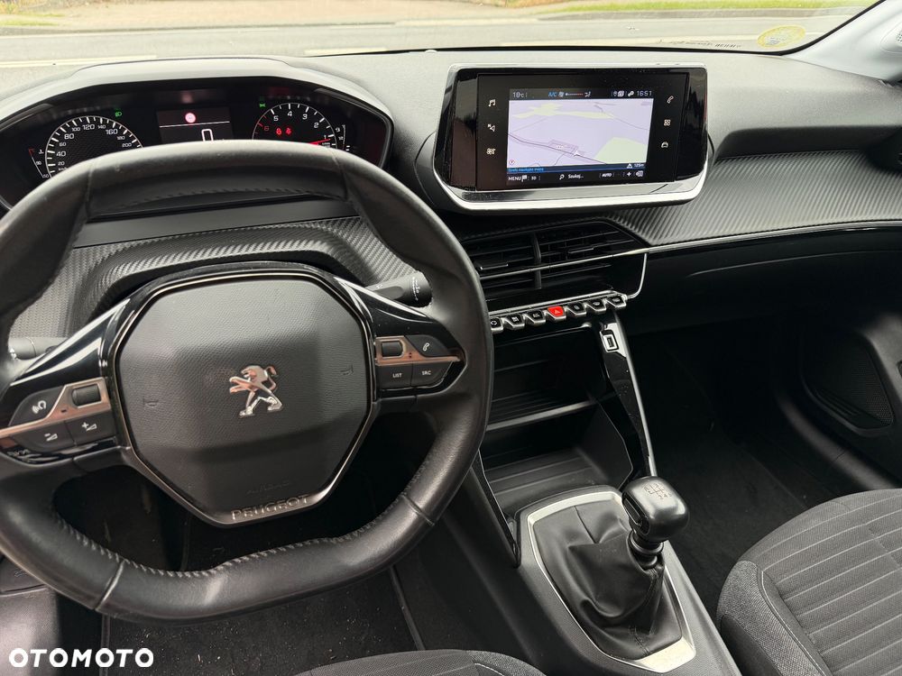Peugeot 208 - 15
