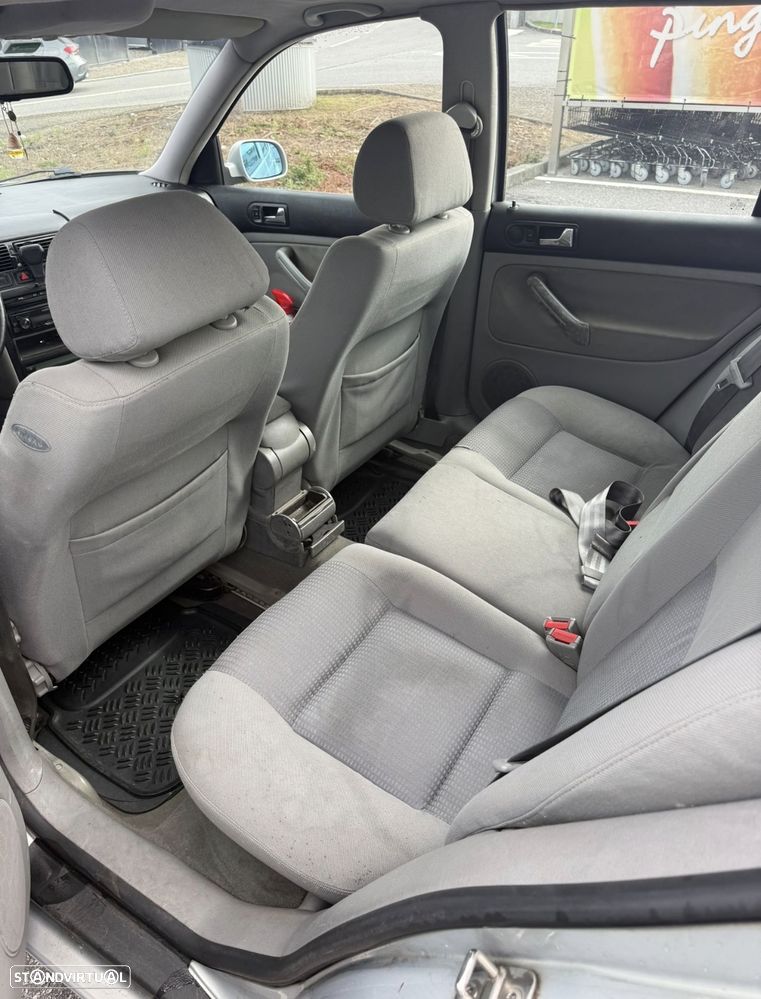 VW Golf 1.9 TDi Highline - 9