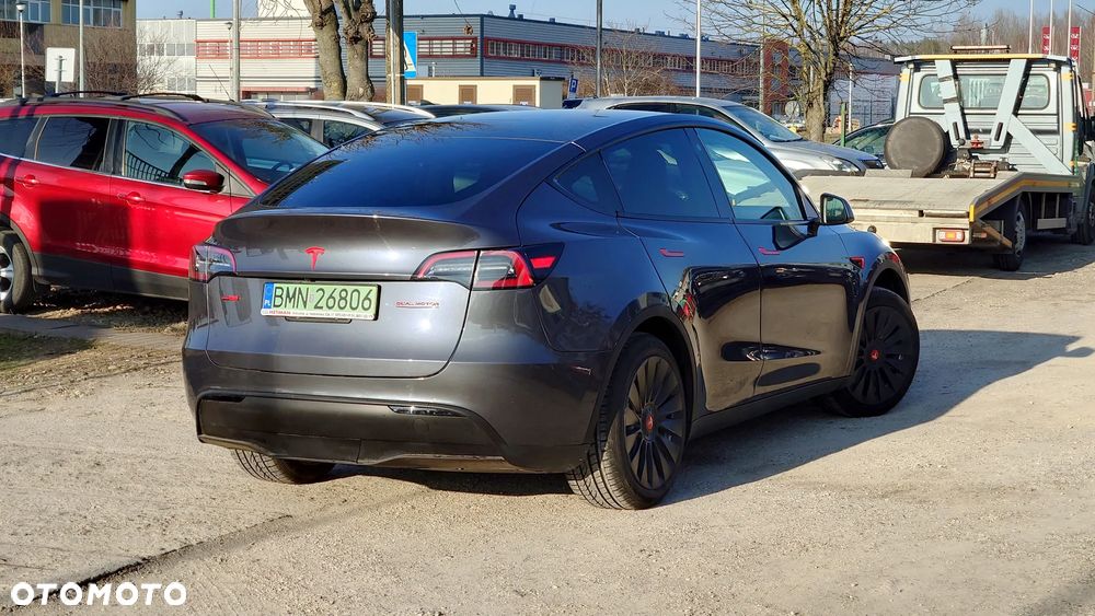 Tesla Model Y Long Range Dual Motor AWD - 4