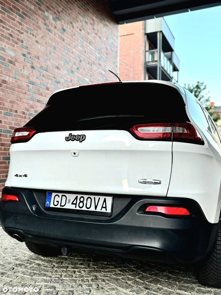 Jeep Cherokee - 24