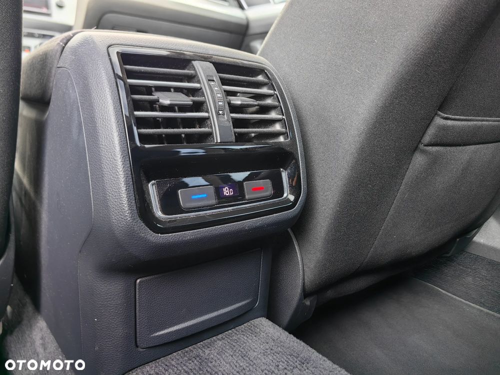Volkswagen Passat Variant 2.0 TDI SCR DSG BlueMotion Comfortline - 14
