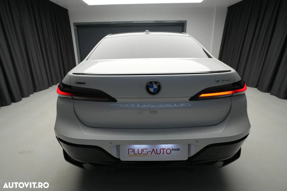 BMW Seria 7 740d xDrive MHEV - 31