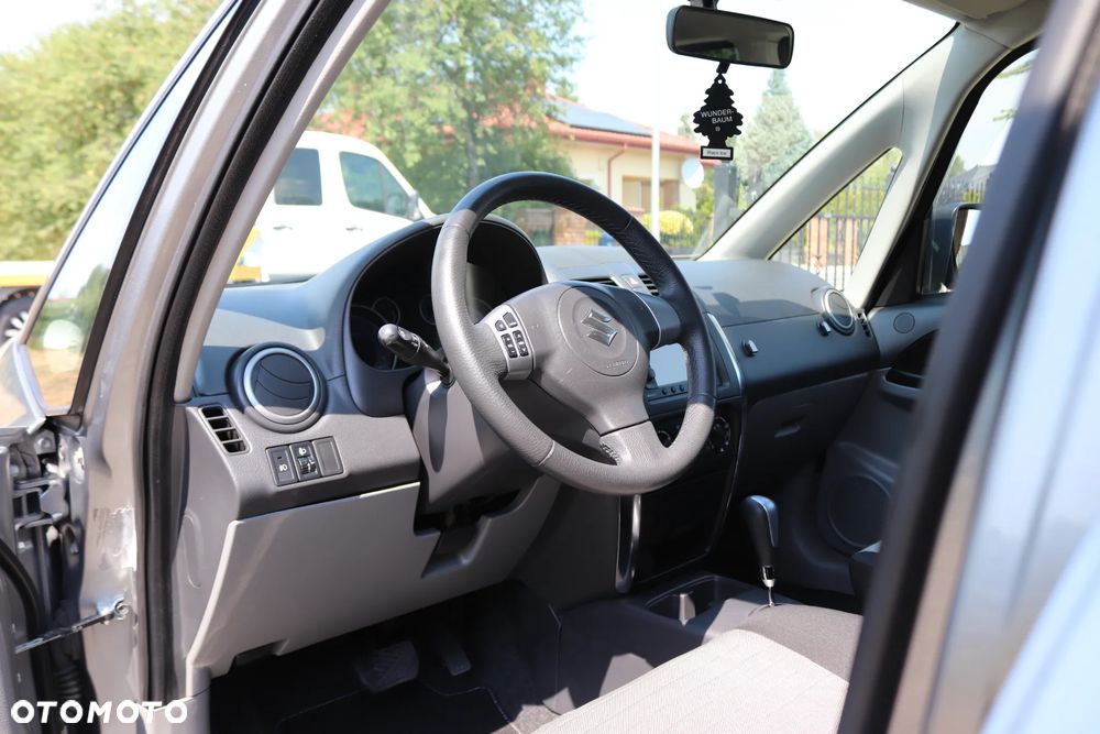 Suzuki SX4 1.6 Premium - 31