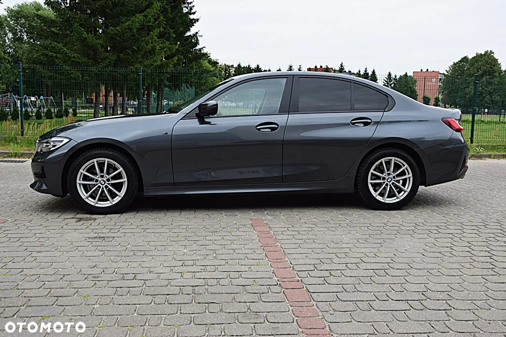 BMW Seria 3 318d M Sport - 9