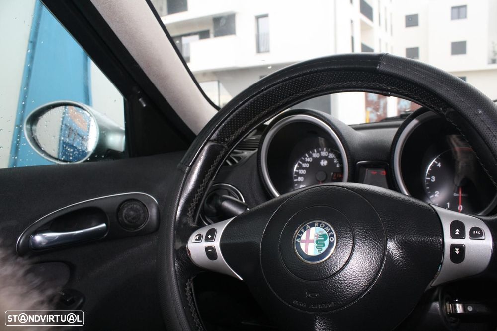 Alfa Romeo 156 1.9 JTD - 17