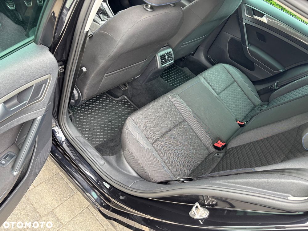 Volkswagen Golf - 9