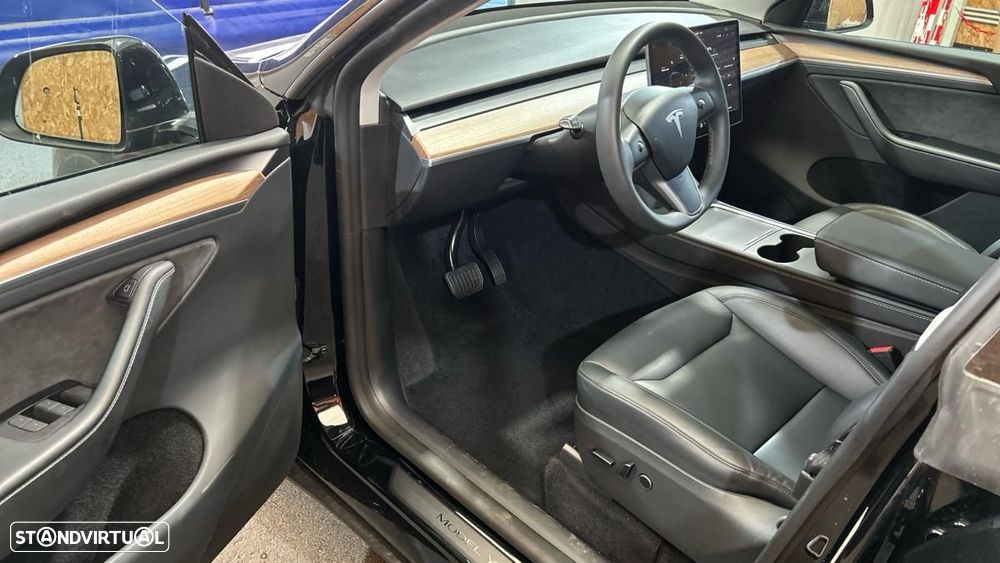 Tesla Model Y Standard RWD - 3