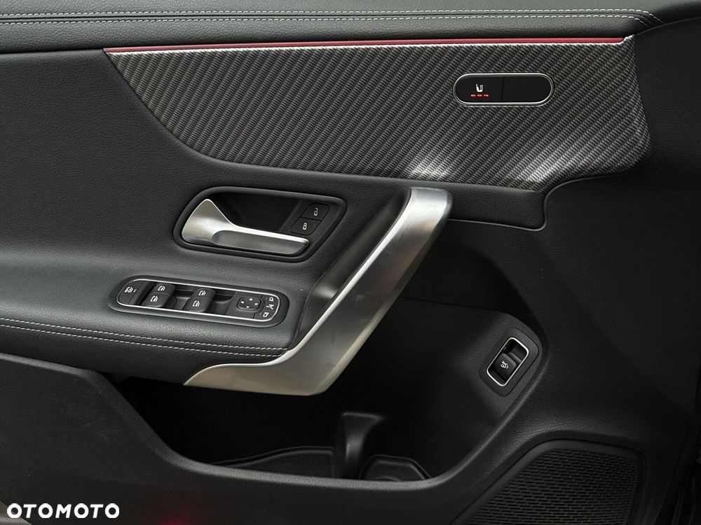 Mercedes-Benz CLA 180 Progressive 7G-DCT - 20