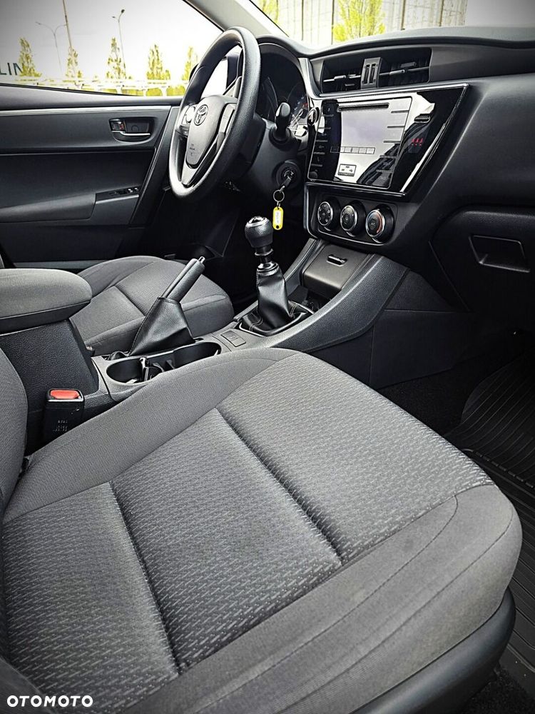 Toyota Corolla 1.6 Active EU6 - 18
