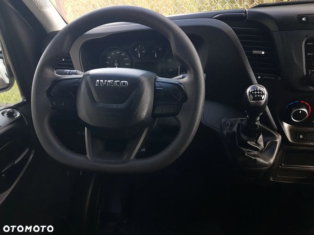 Iveco DAILY WINDA 8EP KONTENER KLIMA 4,22x2,24x2,24 KRAJOWY 35S16 3,0-160KM MANUAL 6-BIEGÓW - 23