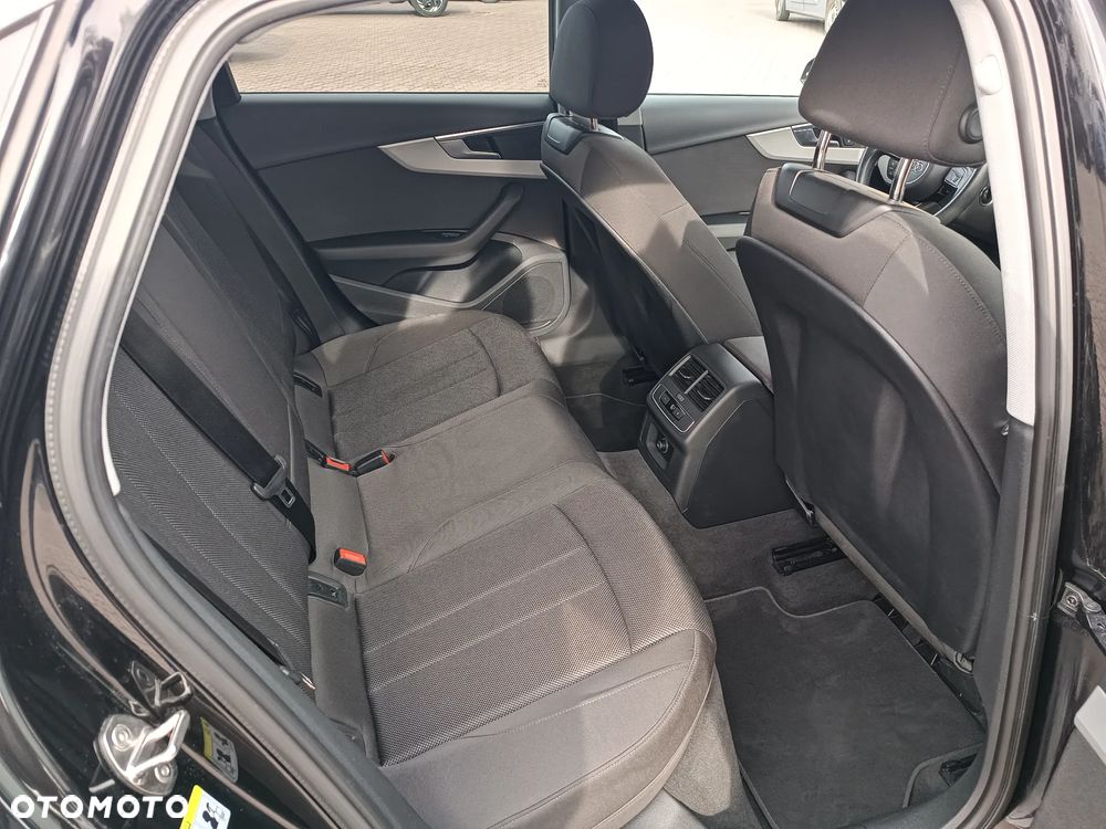 Audi A4 Limousine - 14