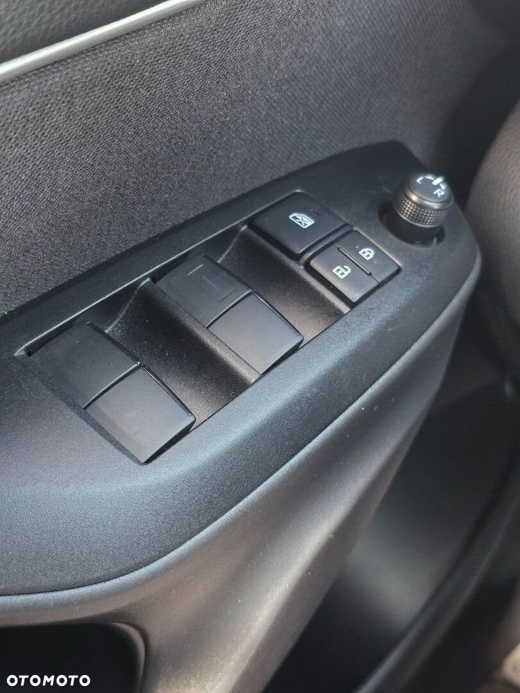 Toyota Yaris Hybrid 1.5 Style - 17