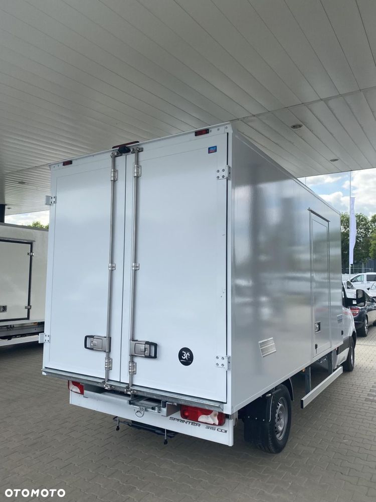Mercedes-Benz Sprinter - 3