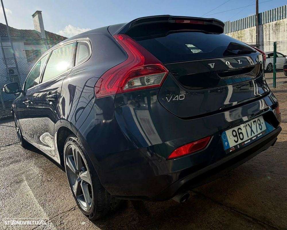 Volvo V40 D3 R Design - 6