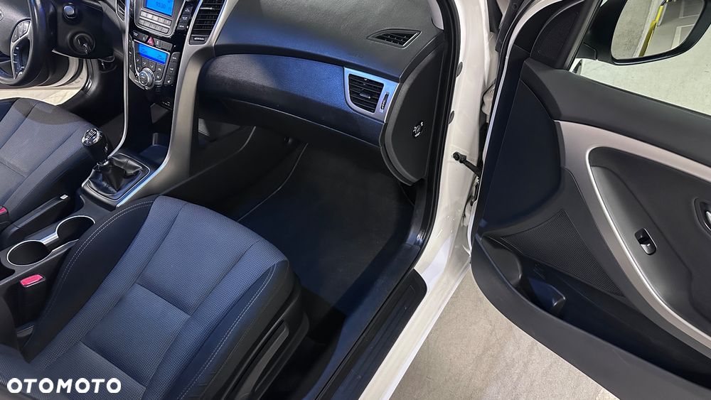 Hyundai i30 blue 1.6 CRDi YES Gold - 35