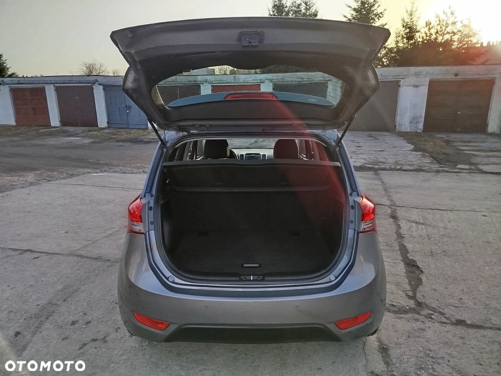 Hyundai ix20 1.6 CRDi Fifa World Cup Edition - 36