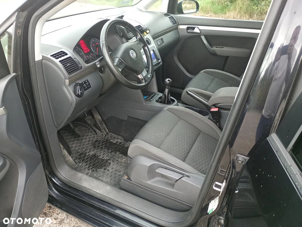 Volkswagen Touran - 11