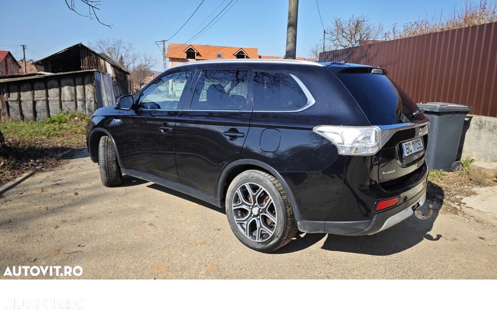 Mitsubishi Outlander 2.0 Litre DOHC MIVEC 4WD Instyle Navi - 2