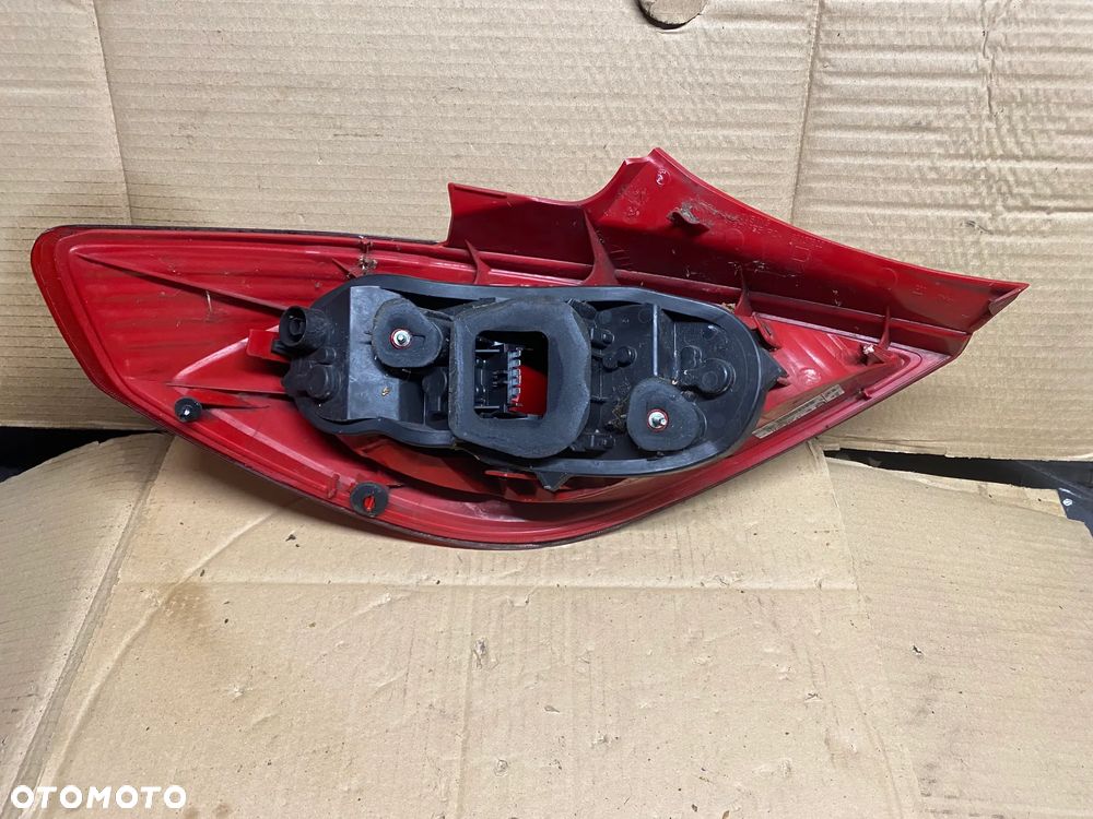 LAMPA TYLNA PRAWA OPEL CORSA D 13186351 - 4