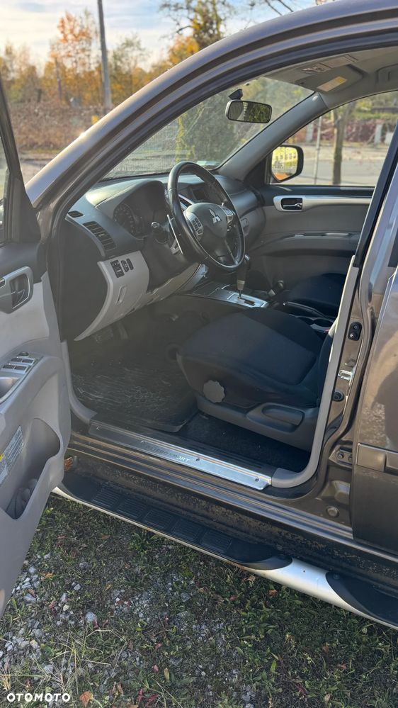 Mitsubishi Pajero Sport 2.5 DID Intense + - 13