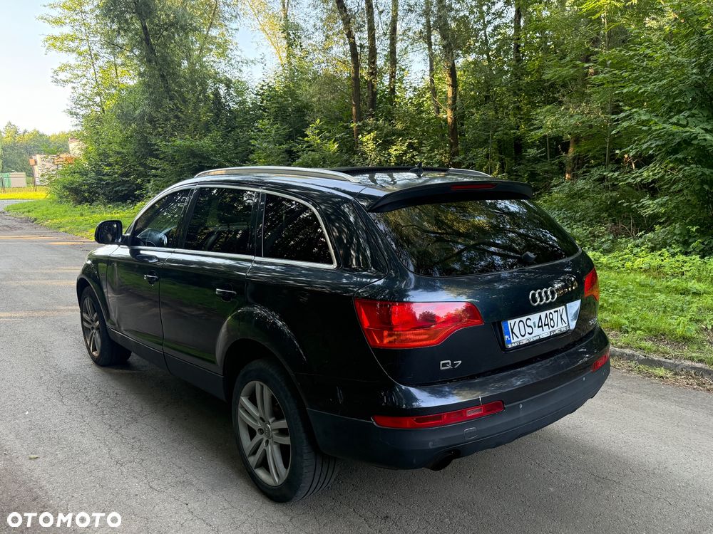 Audi Q7 - 1