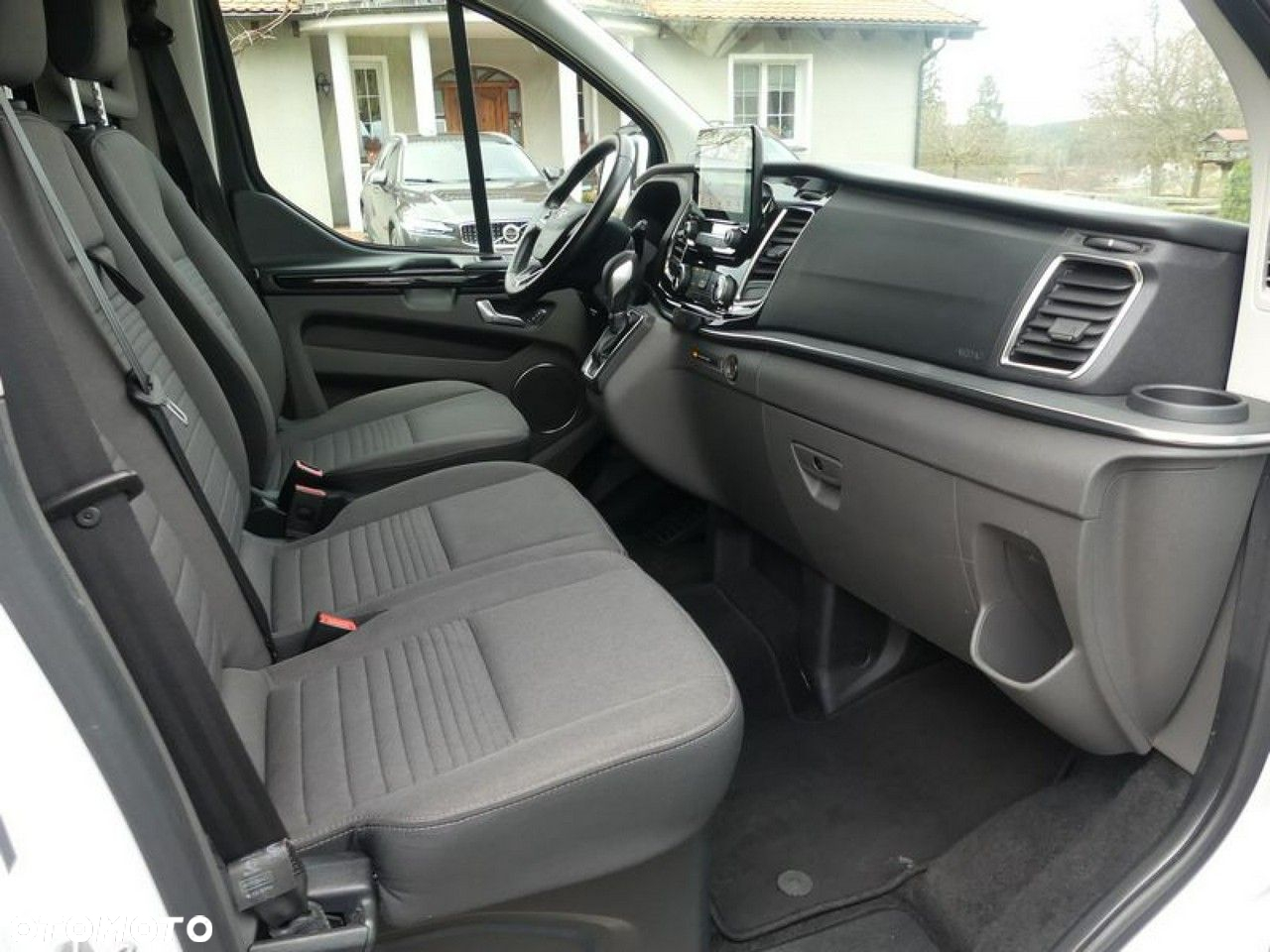 Ford Tourneo Custom - 8