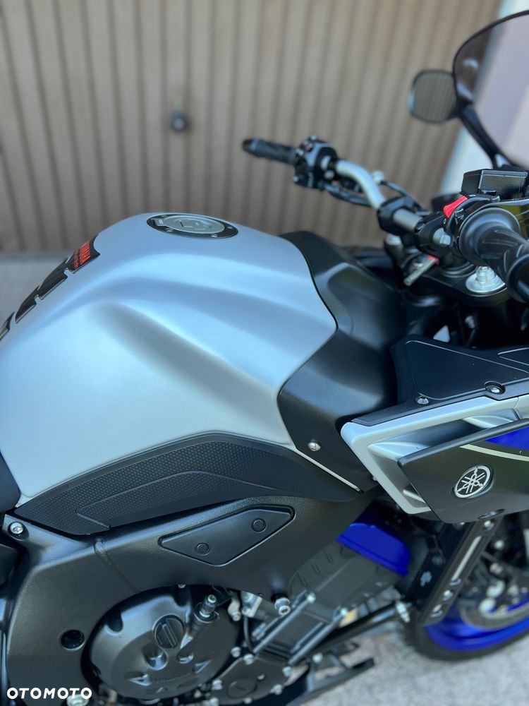 Yamaha FZ8 - 11