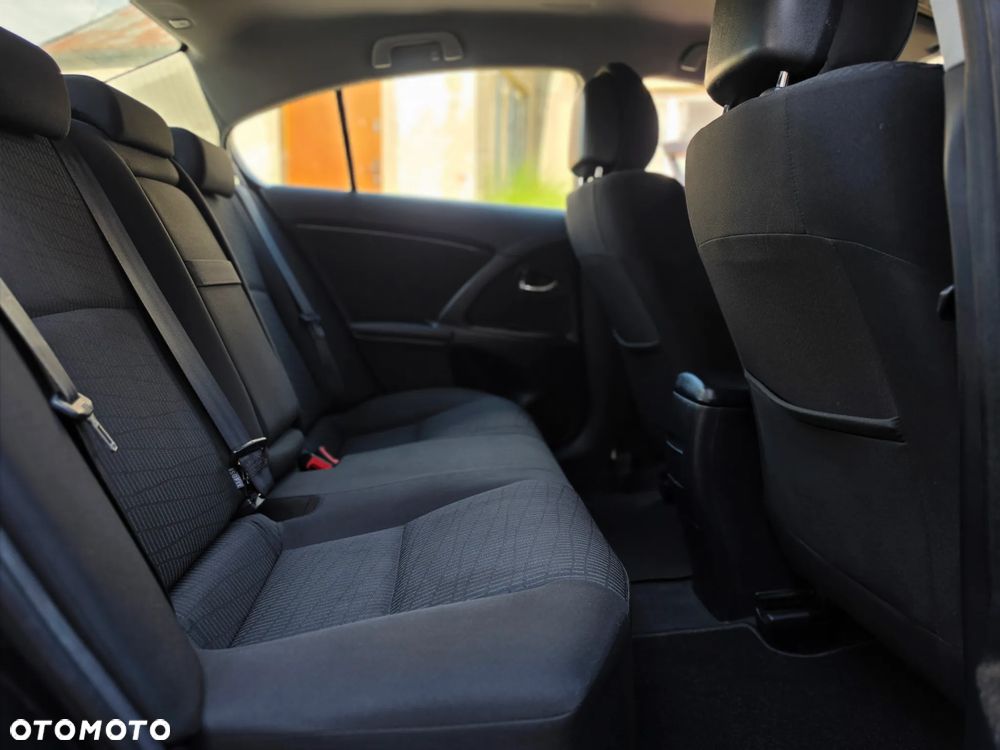 Toyota Avensis - 24