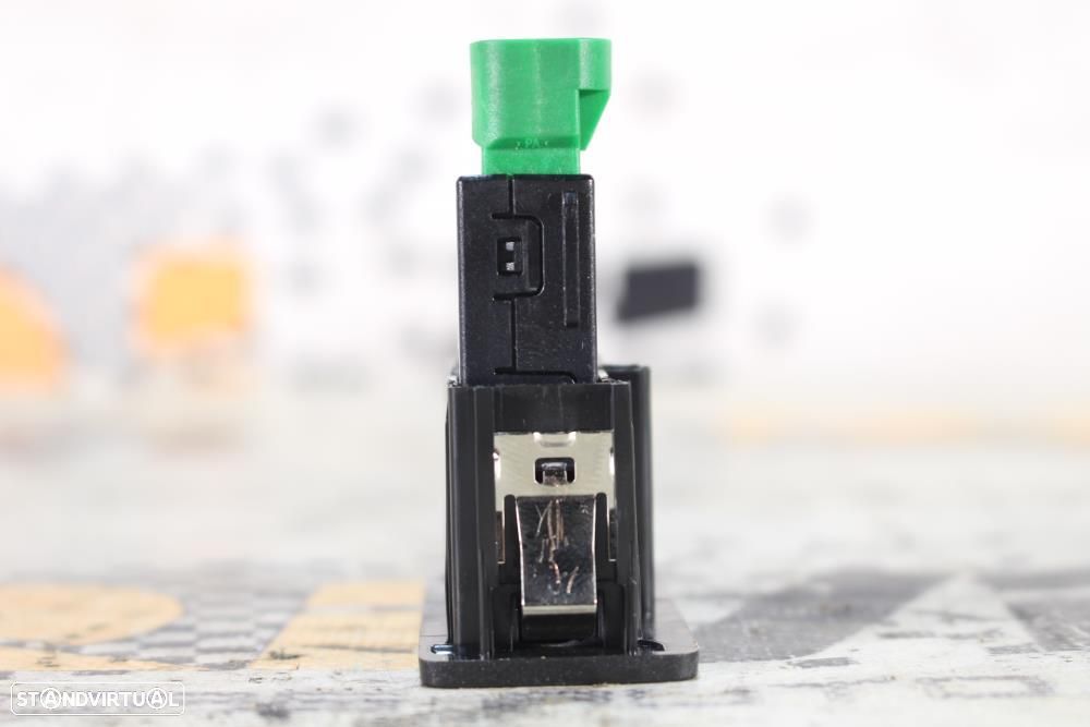 Entrada Usb E Aux Volkswagen Passat (3G2, Cb2)  5Q0035726e - 4