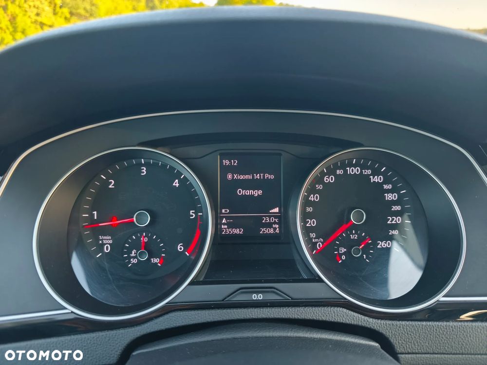 Volkswagen Passat 2.0 TDI BMT Comfortline - 11