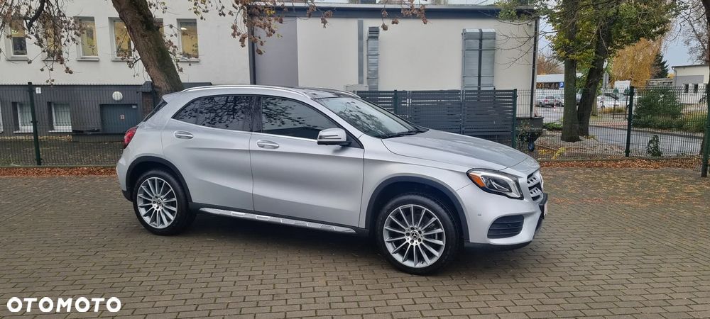 Mercedes-Benz GLA 250 4Matic 7G-DCT - 9