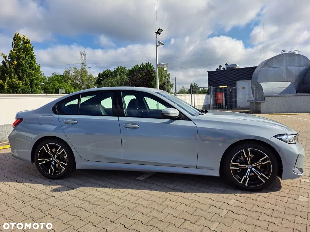 BMW Seria 3 318i M Sport - 13