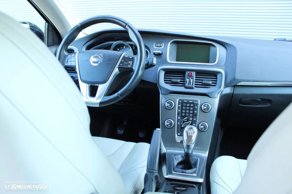 Volvo V40 1.6 D2 Momentum Eco - 26