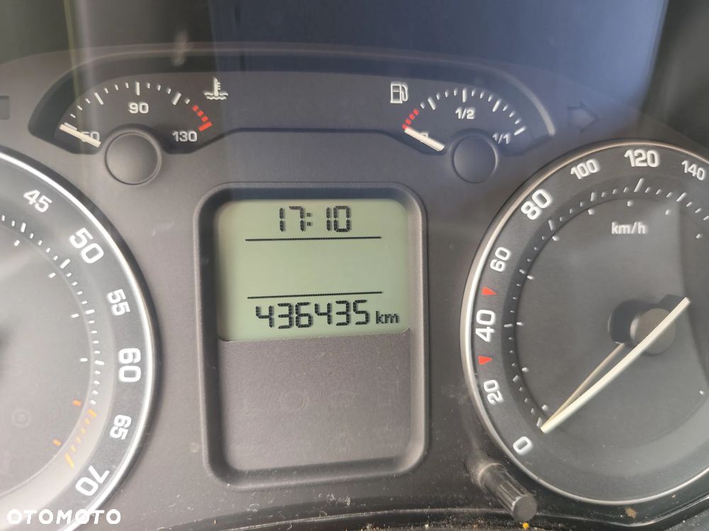Skoda Octavia 1.6 Ambiente - 12
