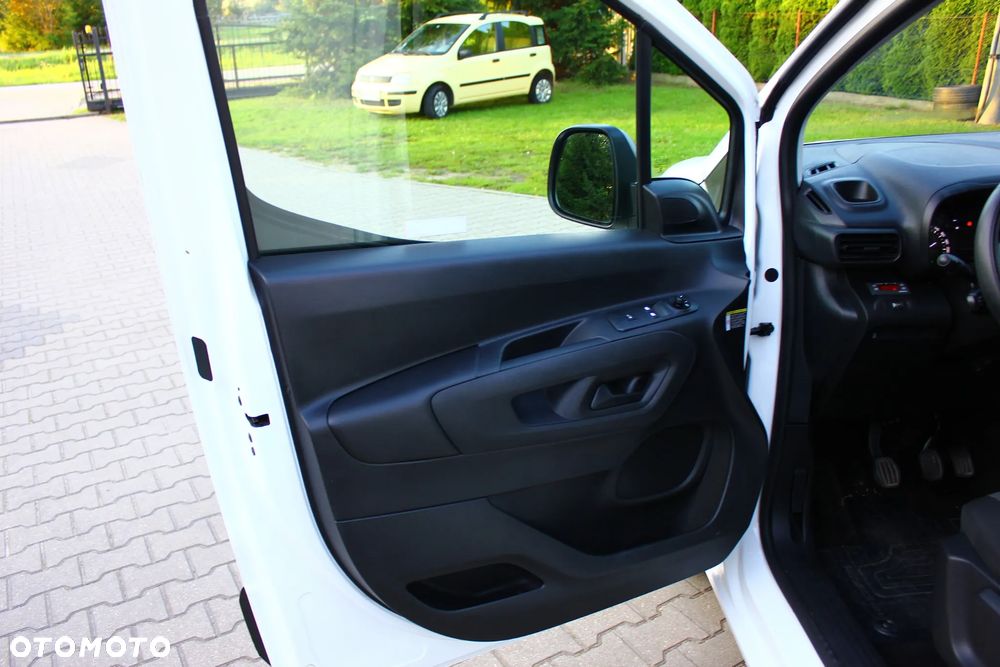 Toyota Proace City 1.5D-4D 102KM LONG L2 3 Osobowy Chłodnia - 30