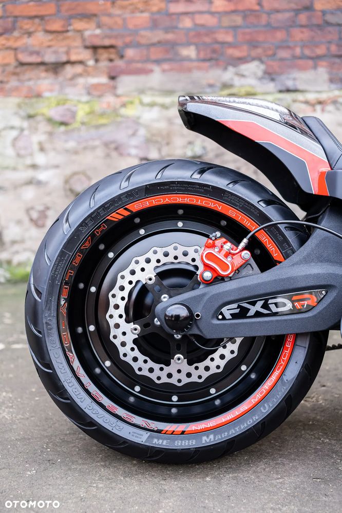 Harley-Davidson Softail FXDR - 28