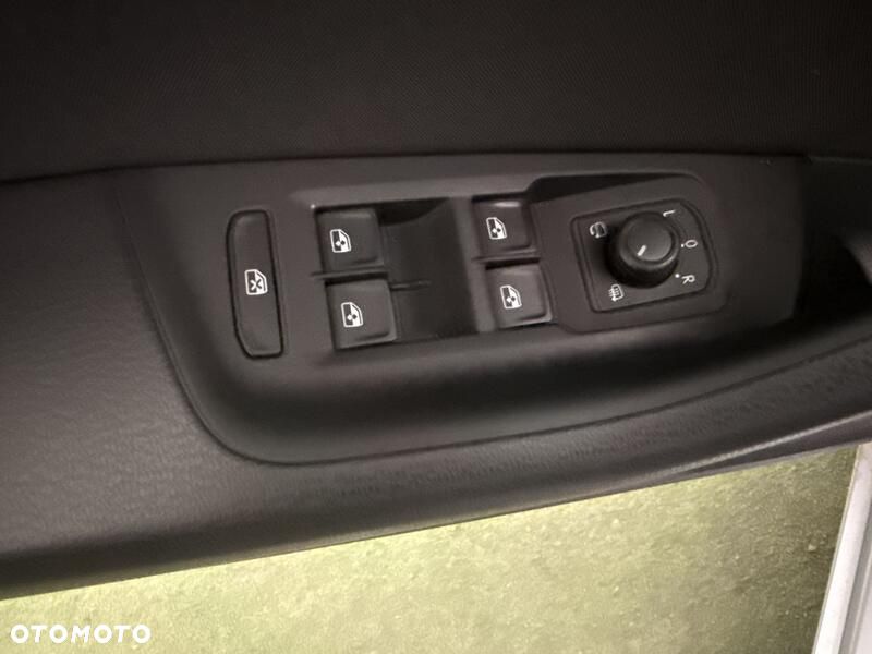 Volkswagen Passat - 12