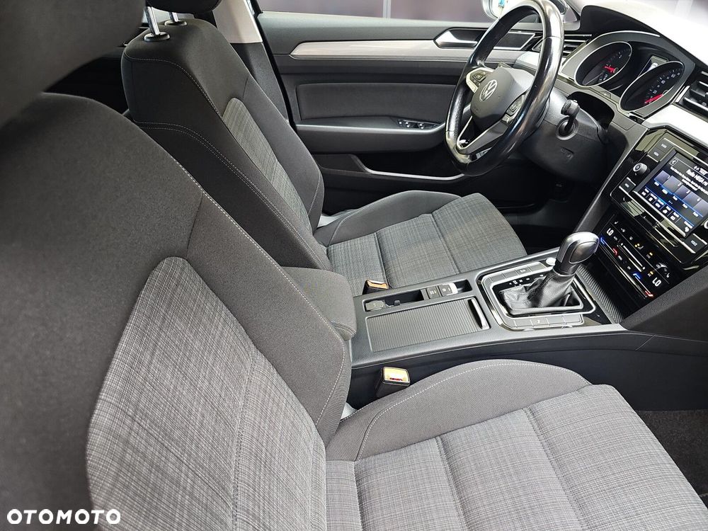 Volkswagen Passat Variant 2.0 TDI EVO Business DSG - 16
