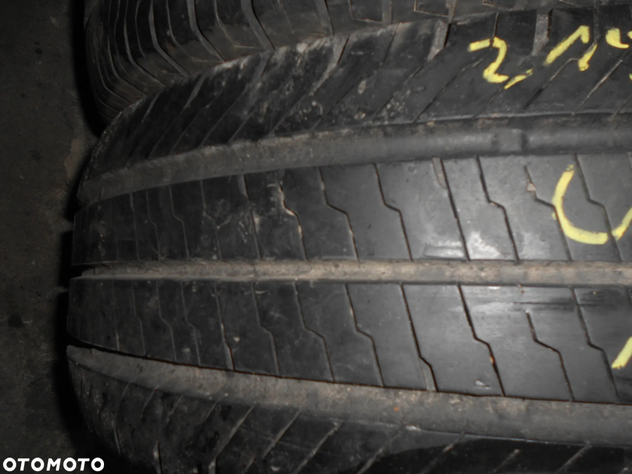 OPONY 215/65R15C CONTINENTAL VAN CONTACT ECO  DOT 3221 10MM - 4
