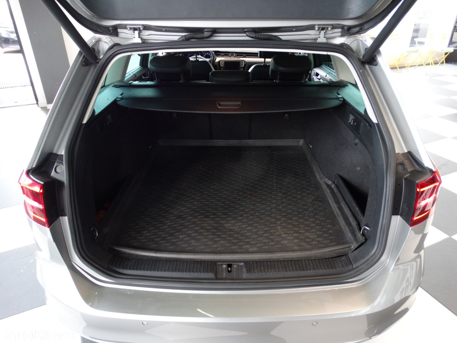 Volkswagen Passat - 9