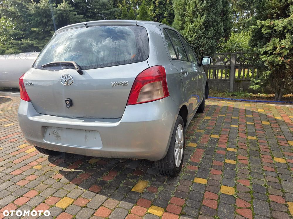 Toyota Yaris 1.3 VVT-i Sol - 4