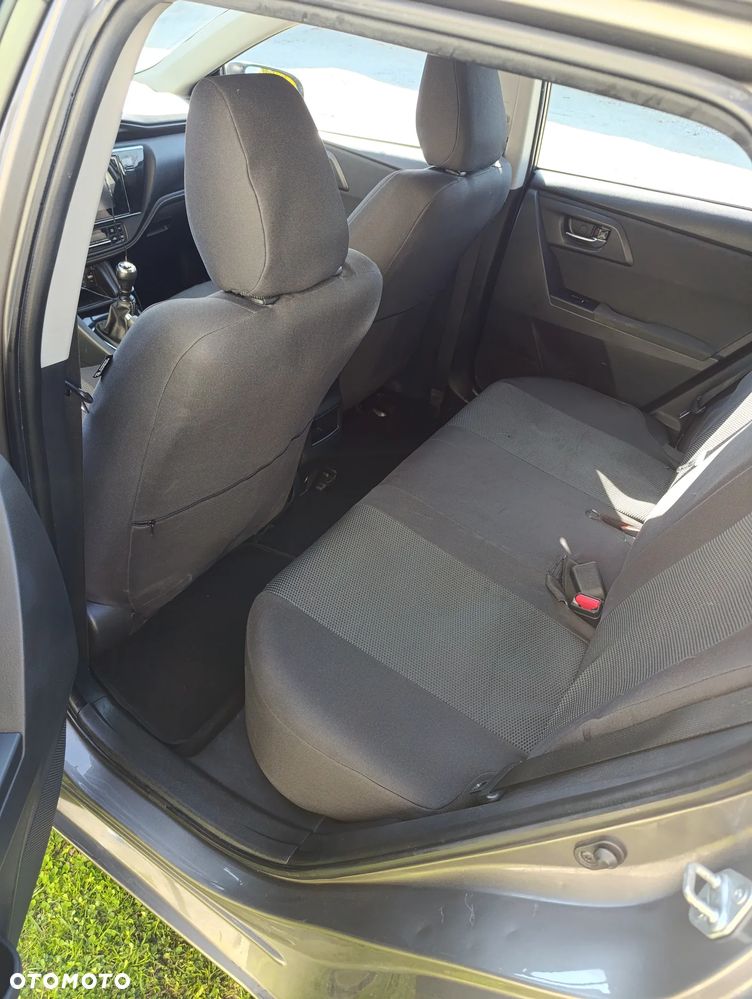 Toyota Auris - 10