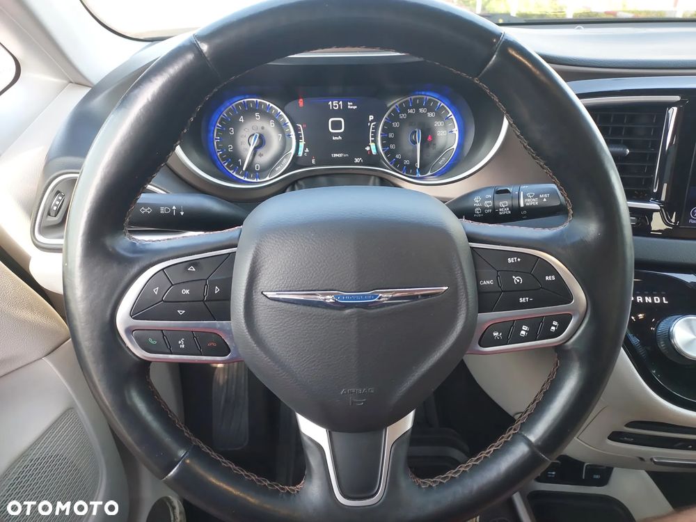 Chrysler Pacifica - 10