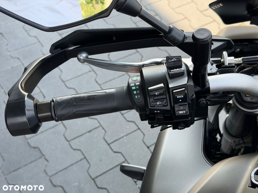 Yamaha MT - 24