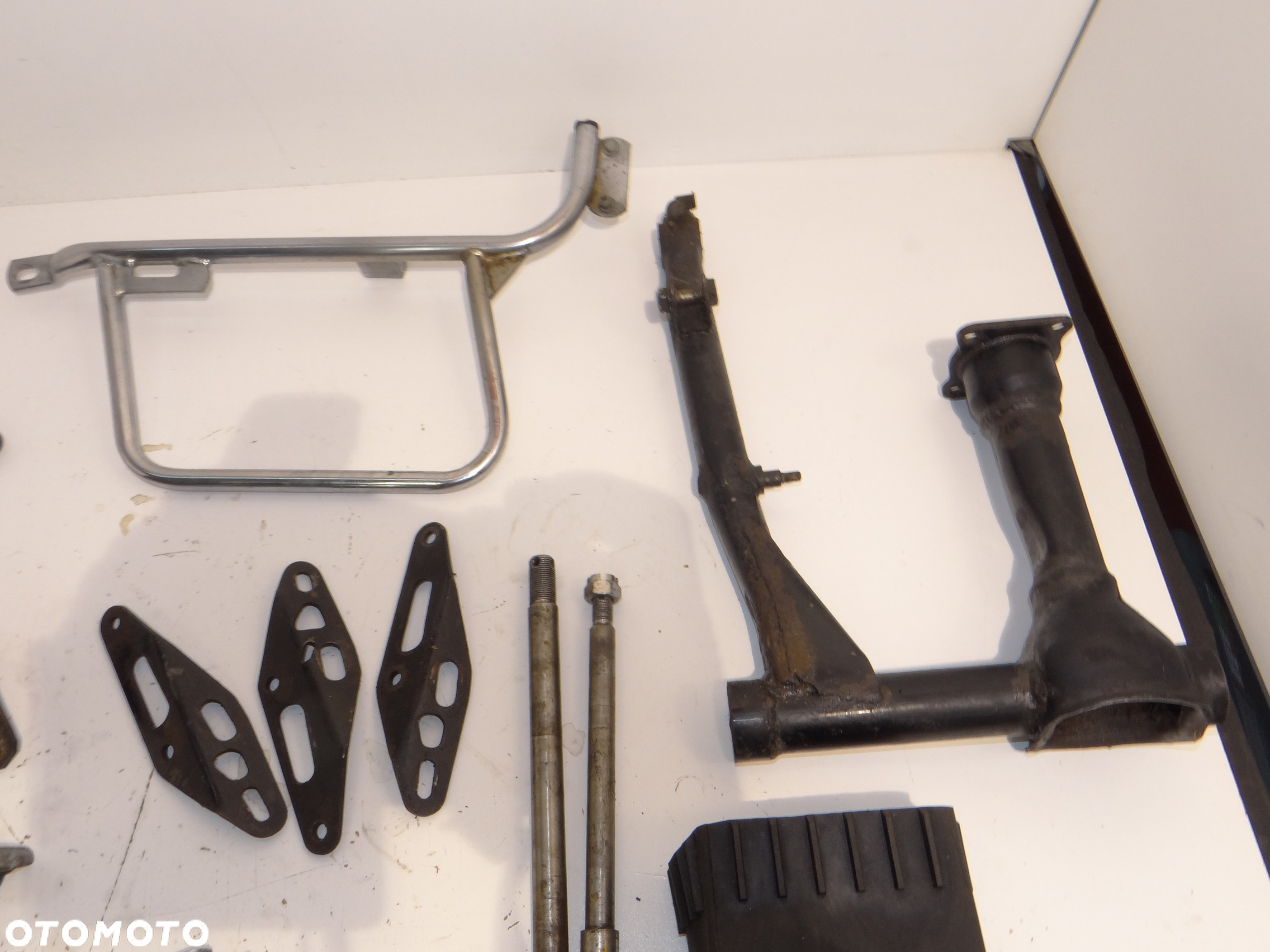 Yamaha XS 750 wahacz dźwignia hamulca zmiany biegów kopniak podnóżki zacisk pompa hamulca ośka koła Y1247 - 17