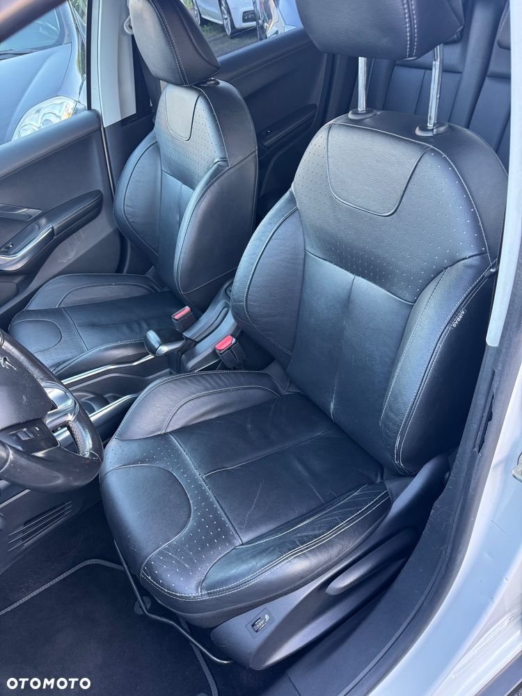 Peugeot 2008 1.6 VTi Allure - 28