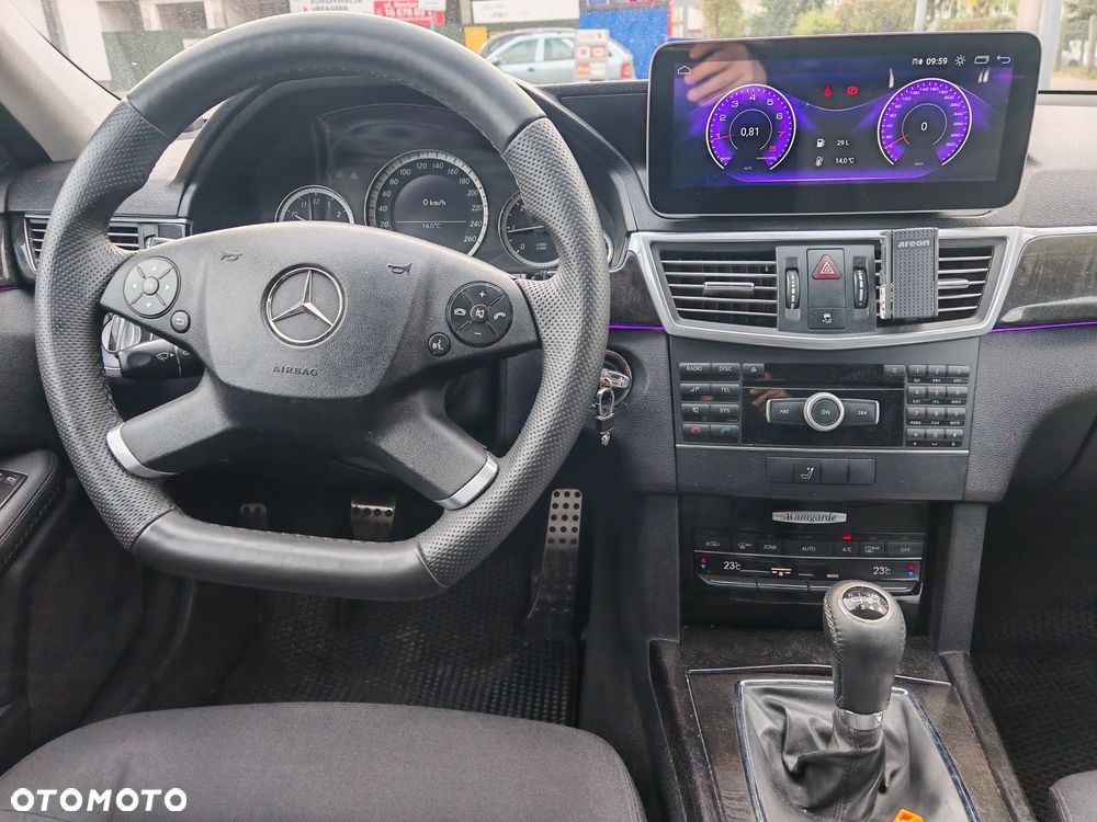 Mercedes-Benz E-Class 2010 photo 5